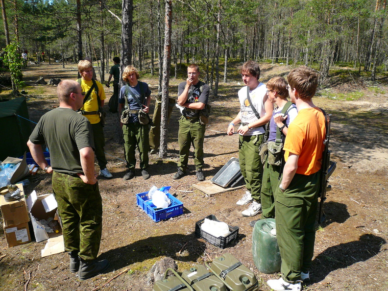 Reaalkooli riigikaitse petuse laager M nnikul  10-11 06 2007 039