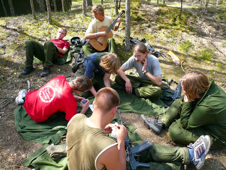 Reaalkooli riigikaitse petuse laager M nnikul  10-11 06 2007 045