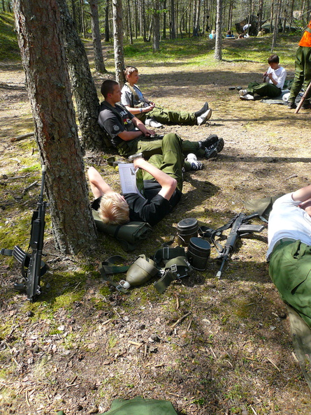 Reaalkooli riigikaitse petuse laager M nnikul  10-11 06 2007 049