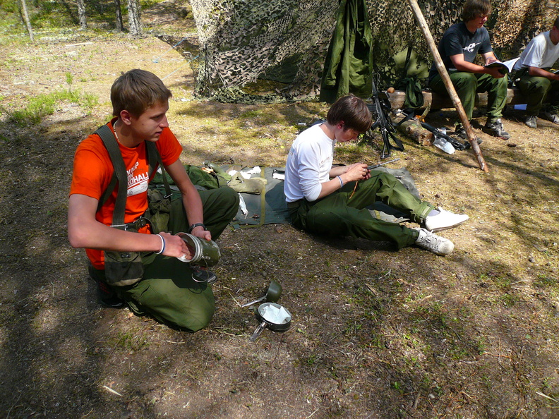 Reaalkooli riigikaitse petuse laager M nnikul  10-11 06 2007 052